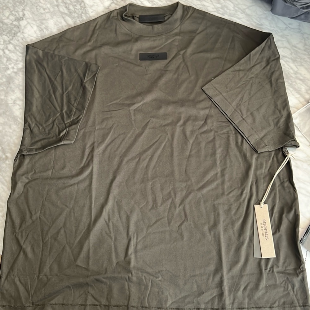 Essentials Tshirt